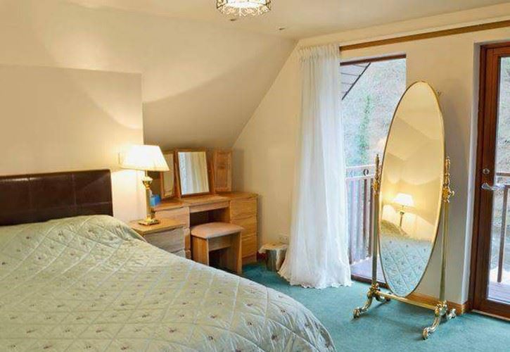 Hideaway Lodges bedroom
