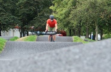 Mark Beaumont cycling Falkirk Zetland Park