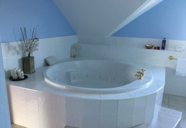 Woodcockfaulds House tub